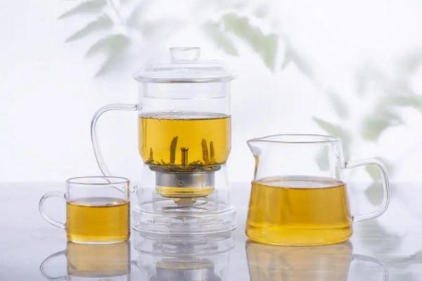 人一天要喝多少毫升水(多长时间喝一次水合适)