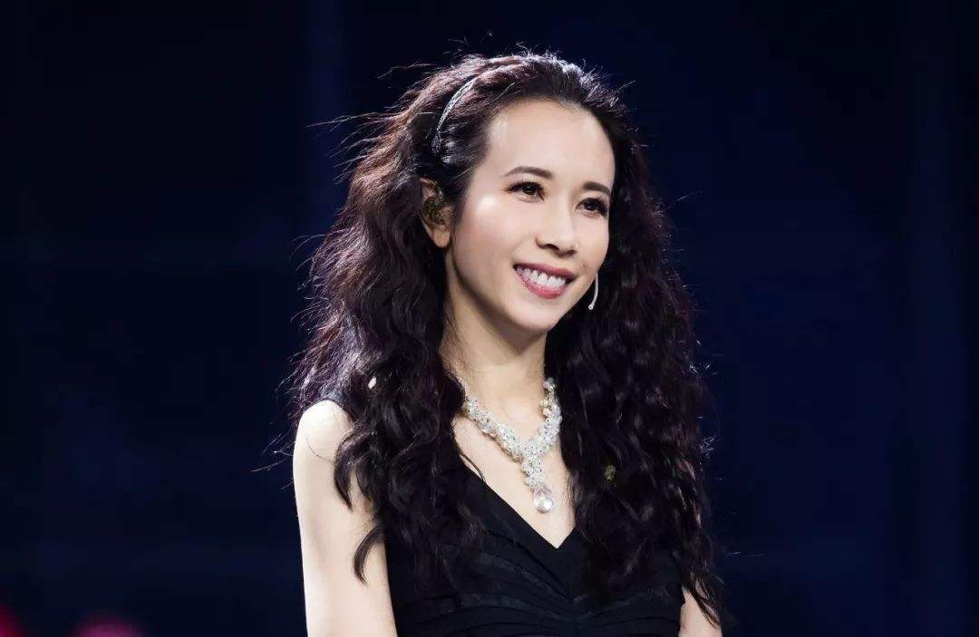 周星驰为什么不结婚，周星驰感情史