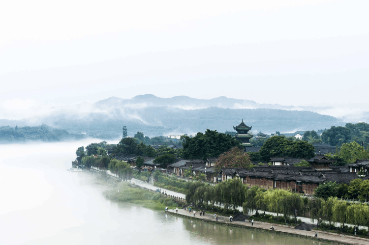 这座千年古城曾被诗圣杜甫“点赞”，藏着真正的古城之魂！（一）