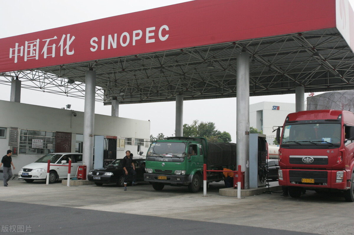 为何私营加油站的油价便宜，还经常赠送礼品，看实情