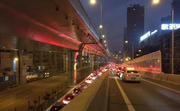 光谷为什么这么堵？到底是如何变成武汉“堵王”的