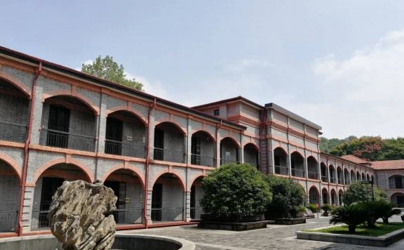 辛亥革命武昌起义纪念馆，一片百年历史的红色建筑