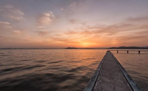 武汉东湖凌波门，一个像“海”的地方