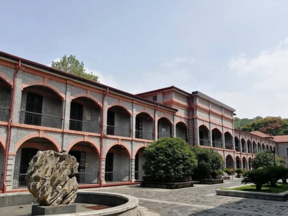辛亥革命武昌起义纪念馆，一片百年历史的红色建筑