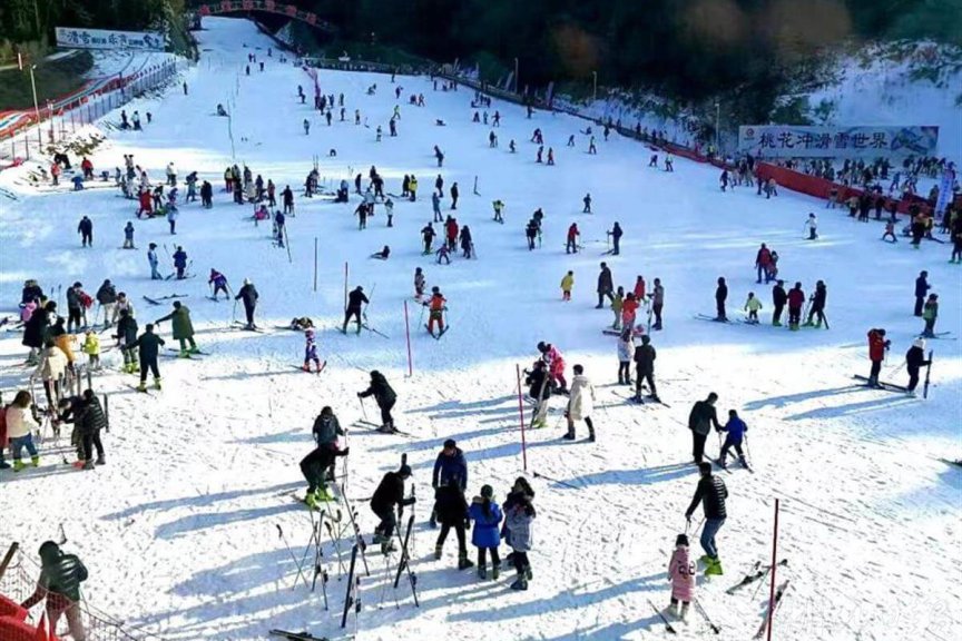元旦小长假,英山温泉、滑雪受热捧